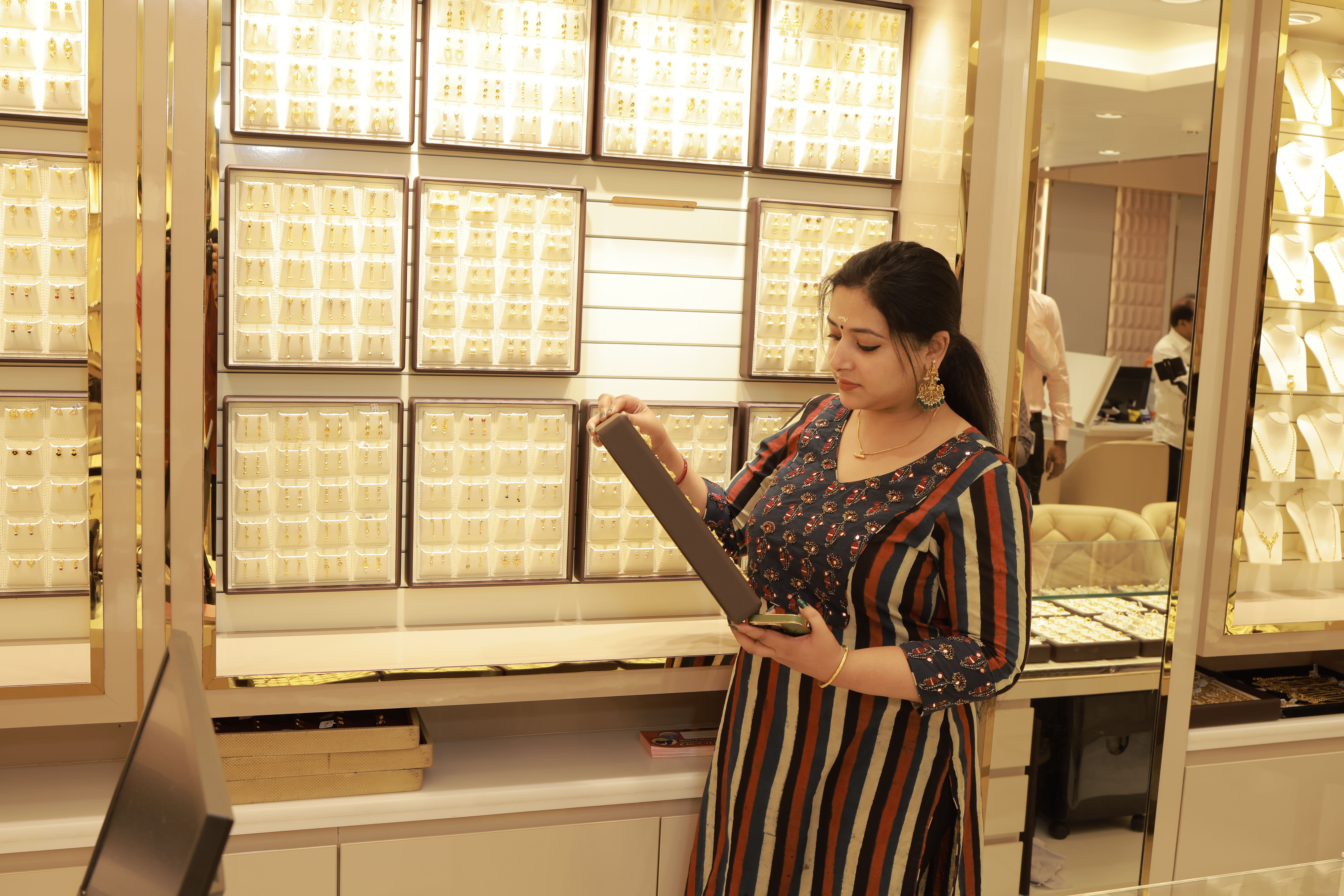 Navarathna Gold and Diamonds Jewellery
